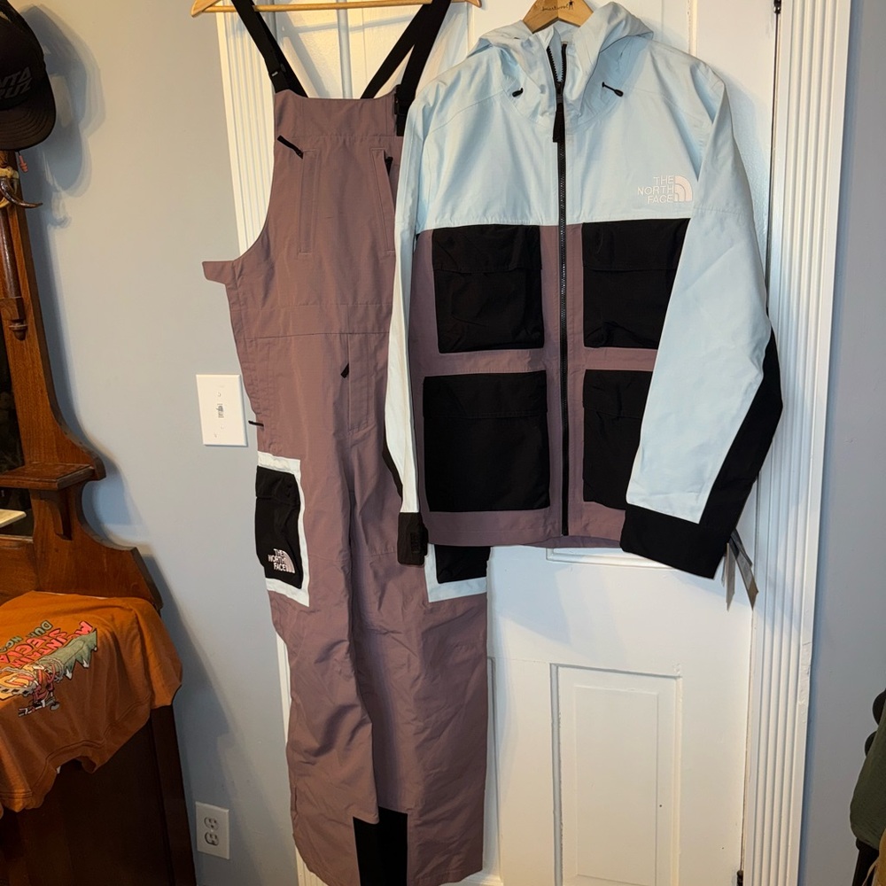 The North Face brand new with tags men’s ski jacket and bibs small - Picture 10 of 10